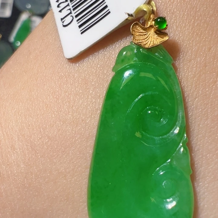 翡翠挂件18K金镶嵌翡翠