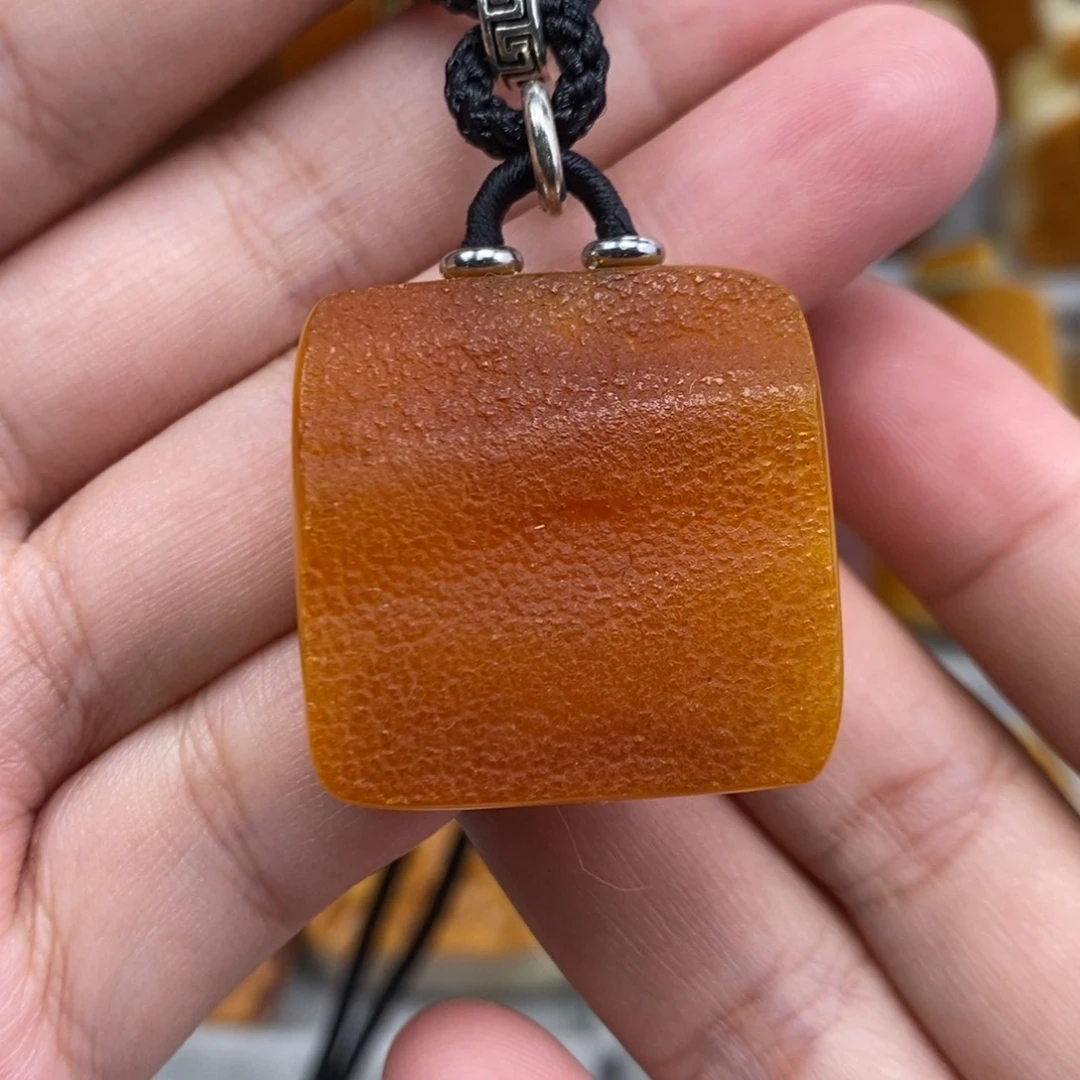 琥珀吊坠(赠链)未镶嵌