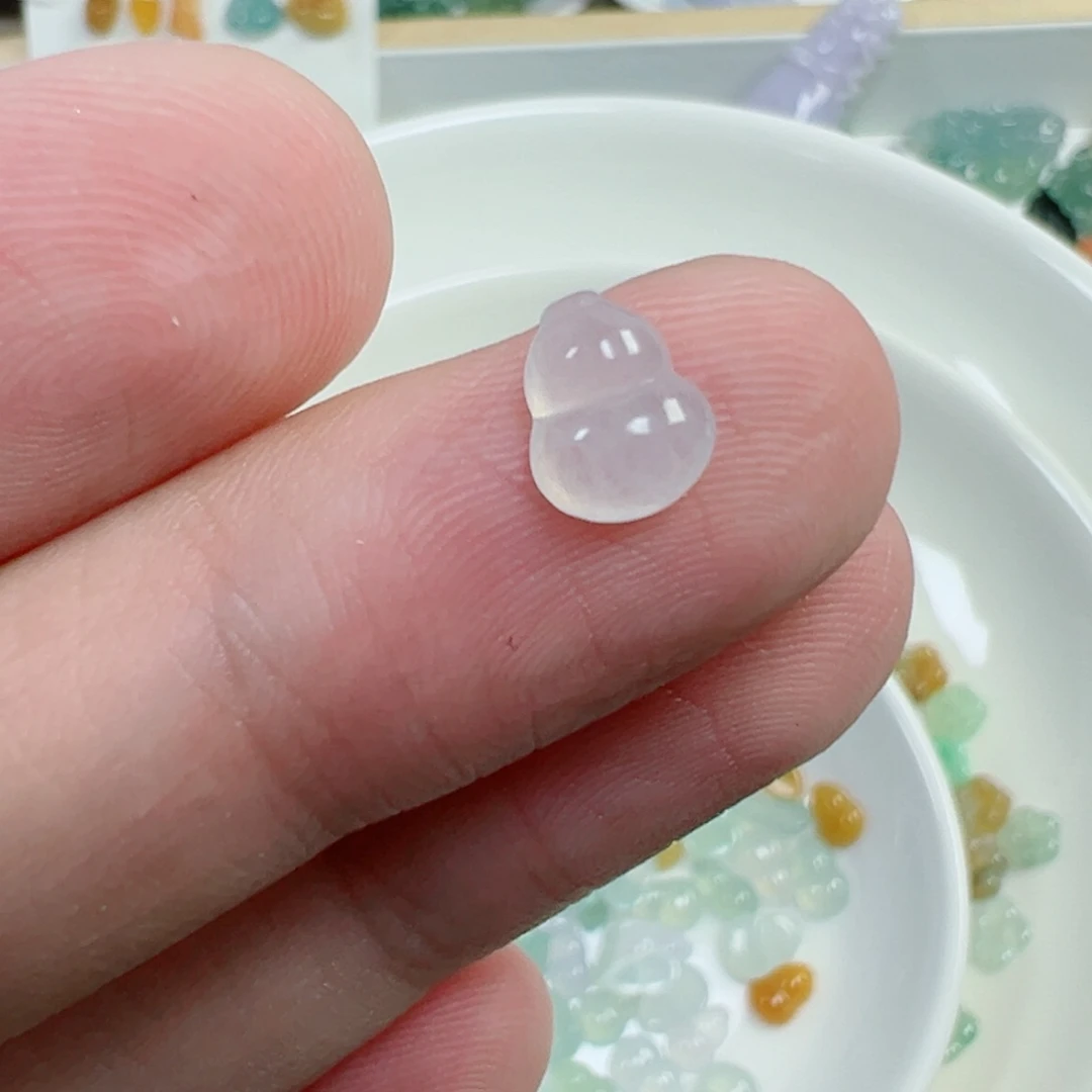 陈***陈翡翠散珠葫芦一个