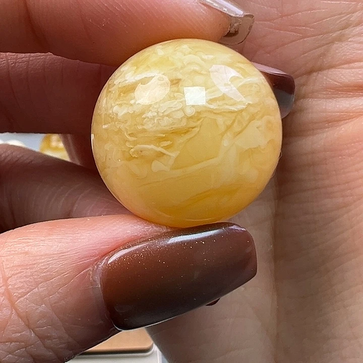 蜜蜡未镶嵌珠宝奇石