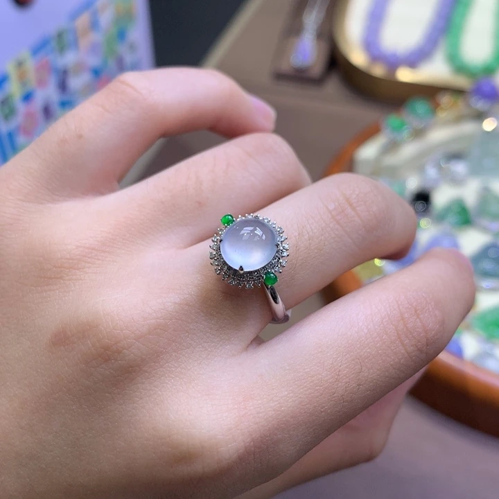 翡翠18K金镶嵌颈饰翡翠