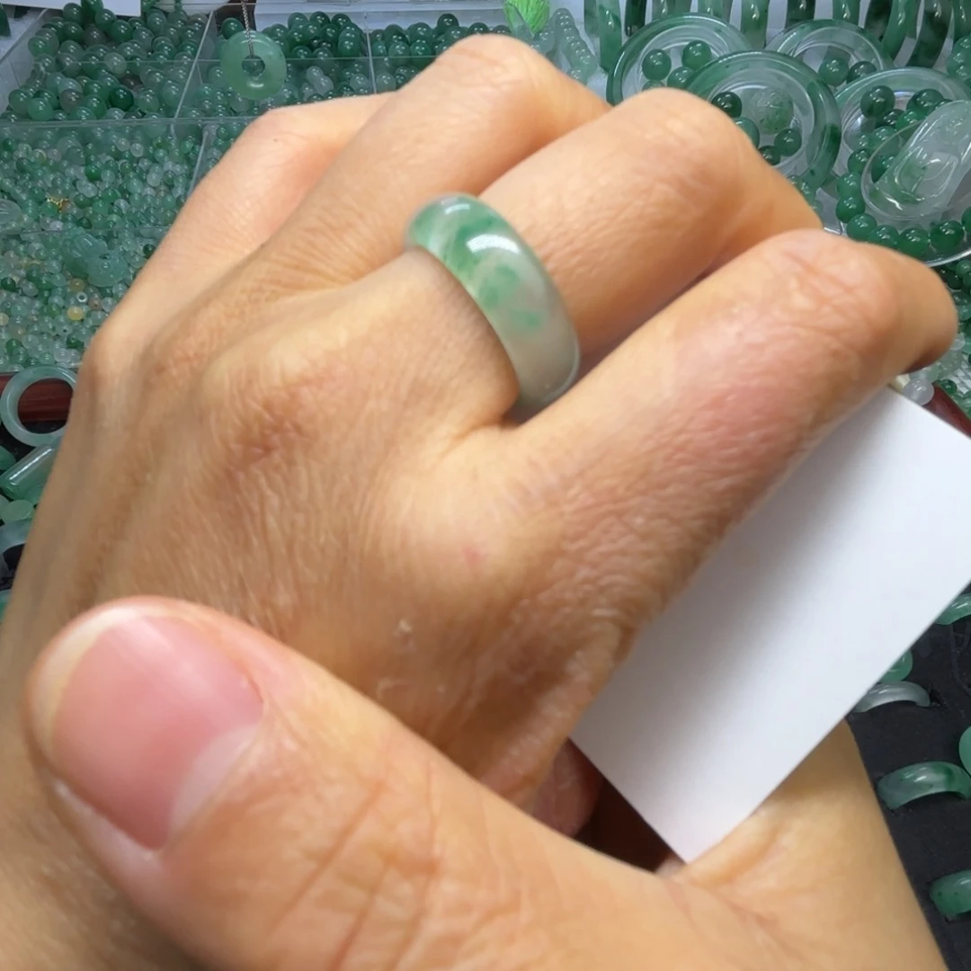 石英质玉（非洲翠）未镶嵌散珠飘花戒指圈口14+