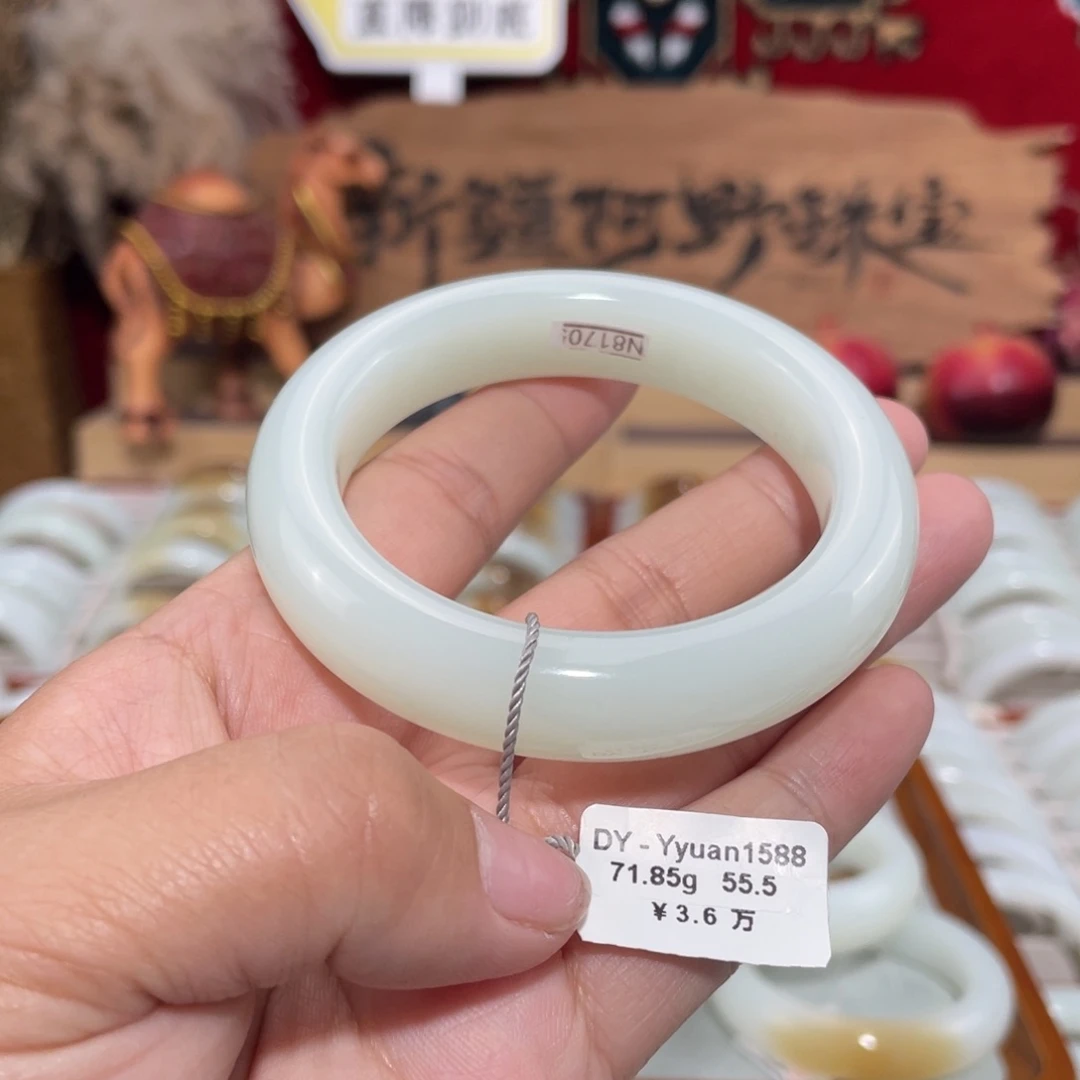 未镶嵌手镯和田玉纯天然和田玉手镯