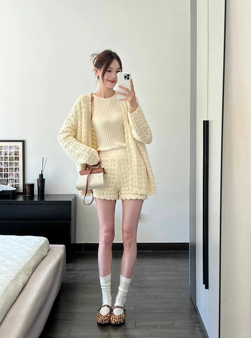 早秋慵懒风针织套装女韩系温柔风镂空开衫吊带短裤独特漂亮三件套