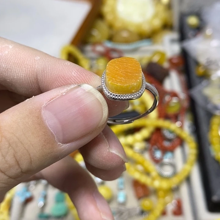 银S925镶嵌蜜蜡裸石戒指