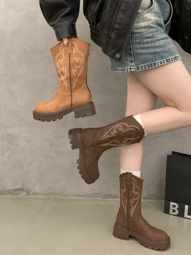 巨好看厚底棕色中筒短靴子女夏2025新款秋西部牛仔新疆骑士马丁靴