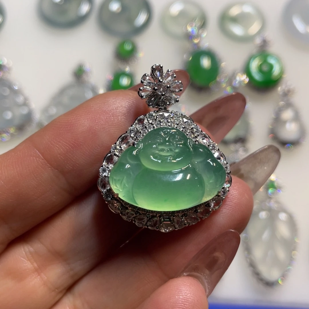 18K金镶嵌定制翡翠佛公