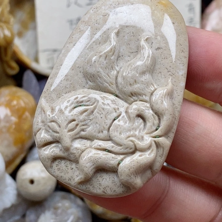颈饰未镶嵌硅化珊瑚（珊瑚玉）灯**珊