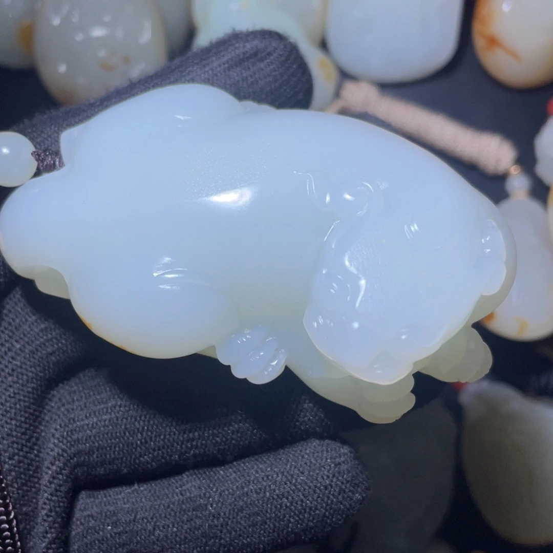 药***卿和田玉未镶嵌颈饰