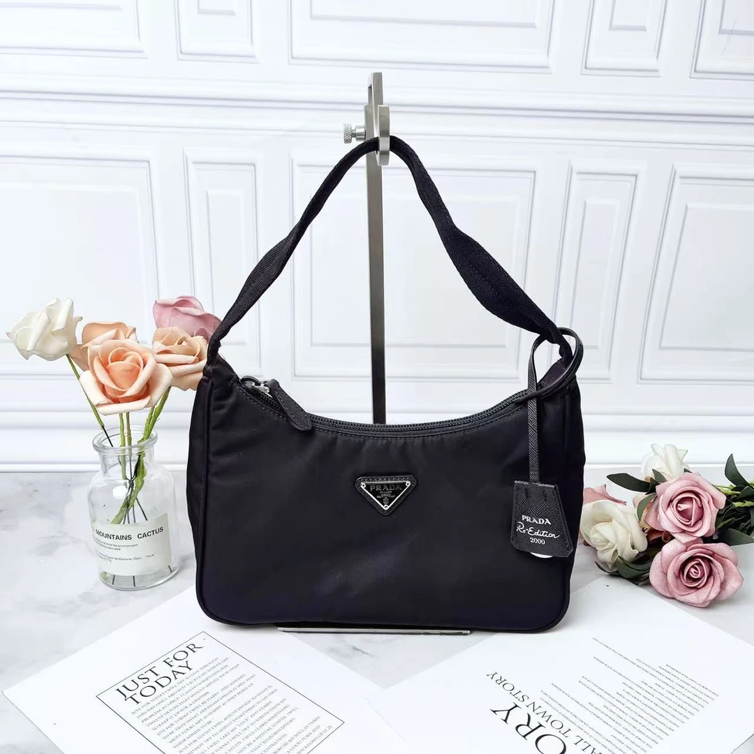 95新 Prada/普拉达 Prada/普拉达黑色hobo尼龙迷你手袋腋下包98新
