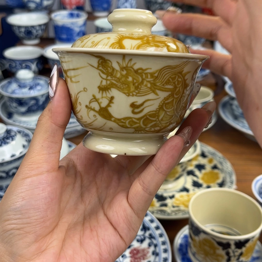 微瑕龙盖碗釉里金