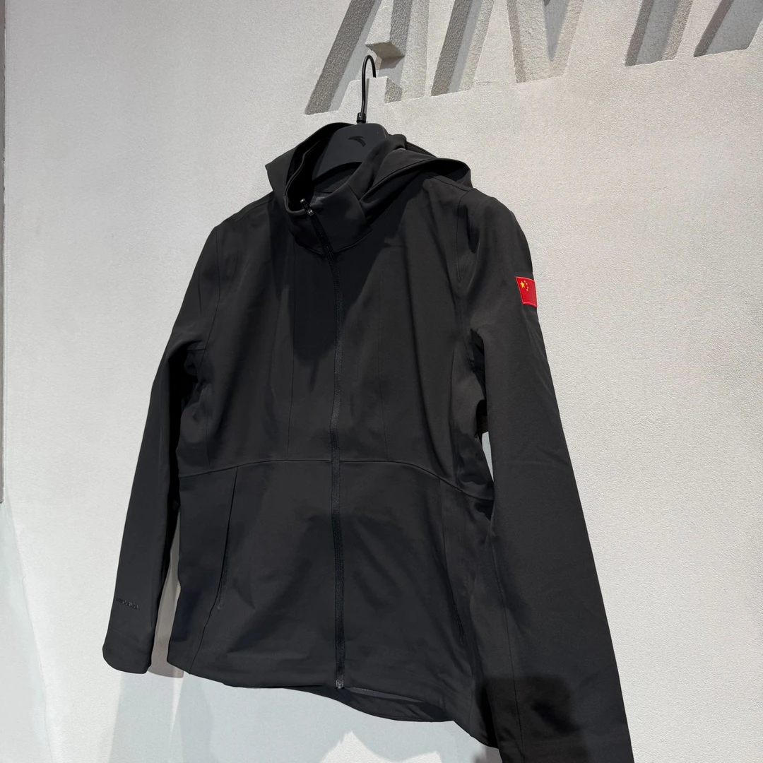 安踏【GUANJUN】全天候系列女梭织运动上衣连帽夹克外套162440604