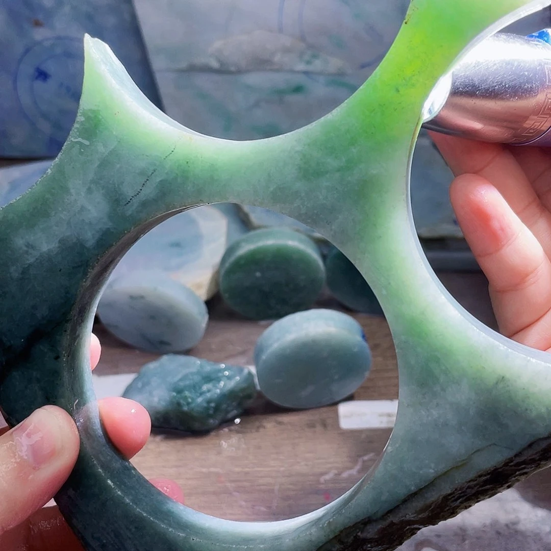 翡翠未镶嵌颈饰毛料40