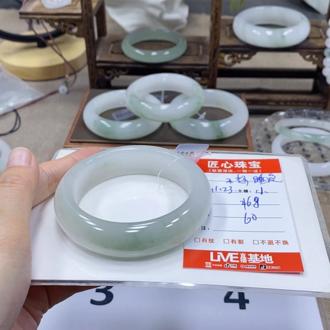 不***觉石英岩玉未镶嵌手镯