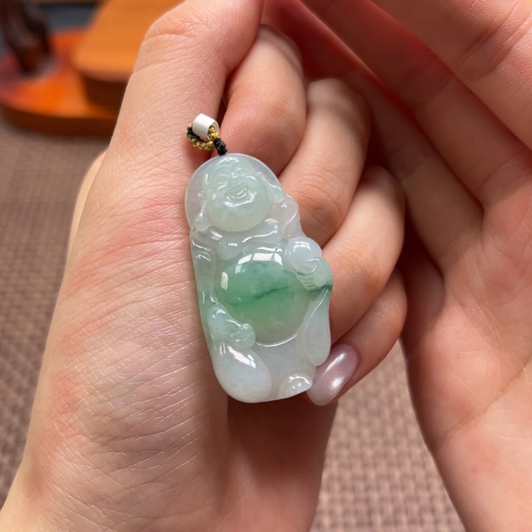 翡翠未镶嵌颈饰布袋佛