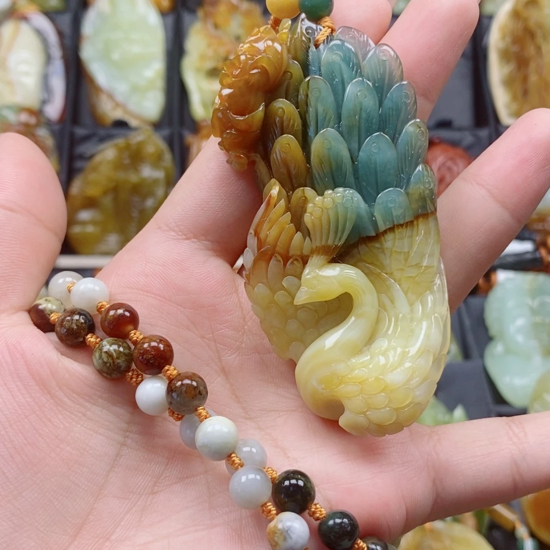 记***淌未镶嵌蛇纹石玉颈饰