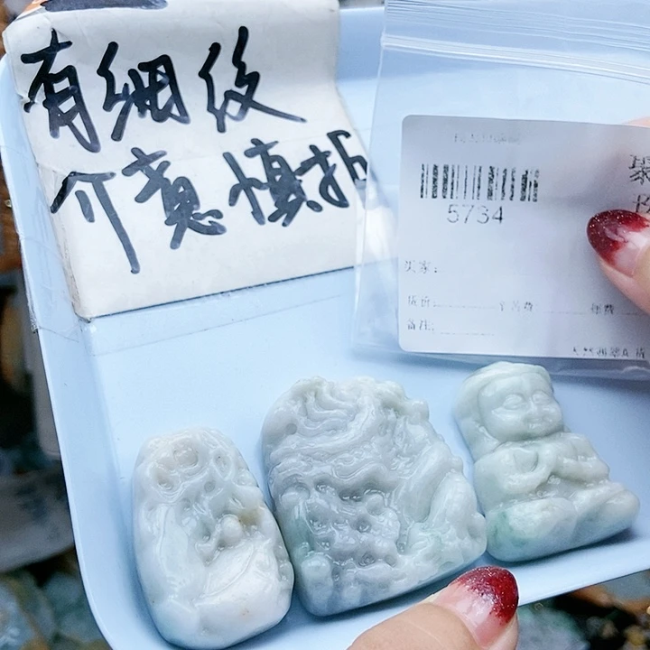 颈饰足铂镶嵌翡翠翡翠