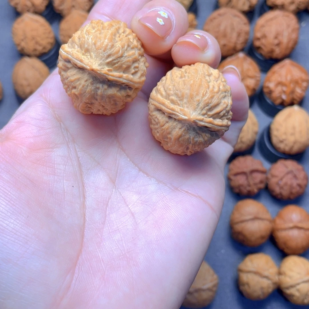 核桃文玩把件野生小石墩