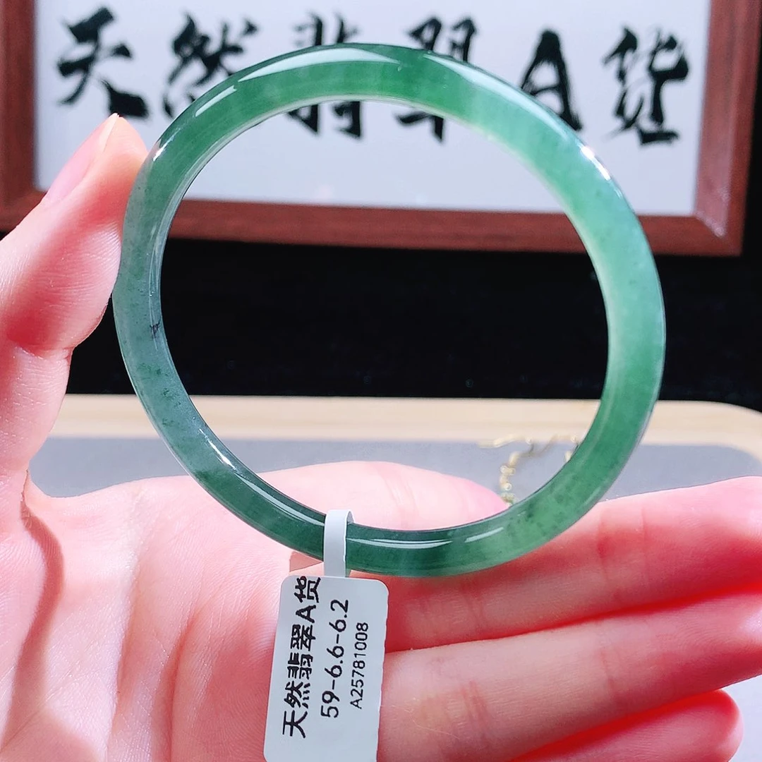 翡翠手镯未镶嵌手镯