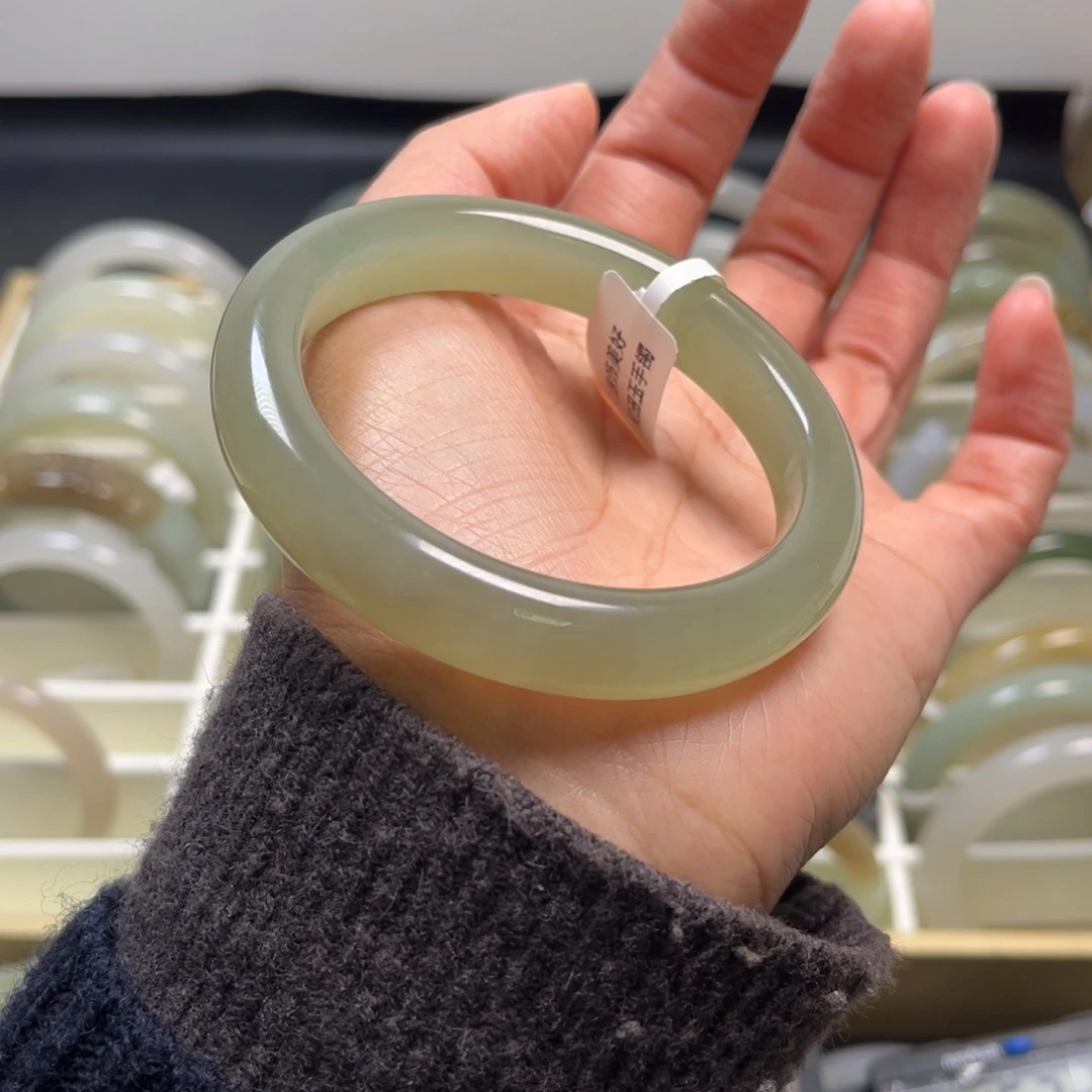 和田玉未镶嵌手镯57圈