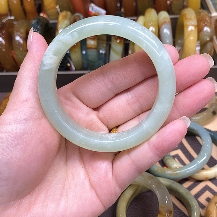 未镶嵌透闪石-蛇纹石玉手镯