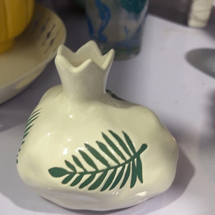 陶瓷陶瓷立体浮雕花瓶
