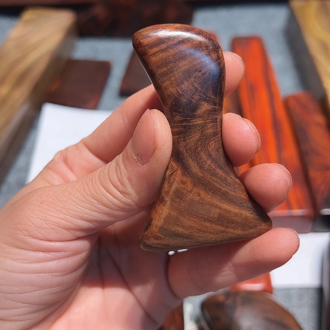 交趾黄檀（大红酸枝）福****店