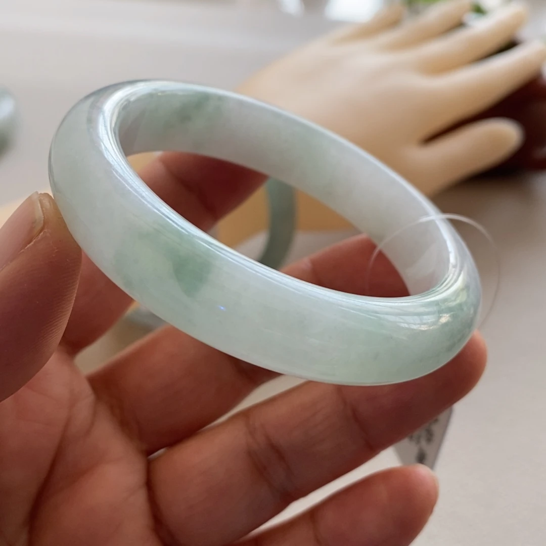翡翠手镯未镶嵌天然翡翠手镯