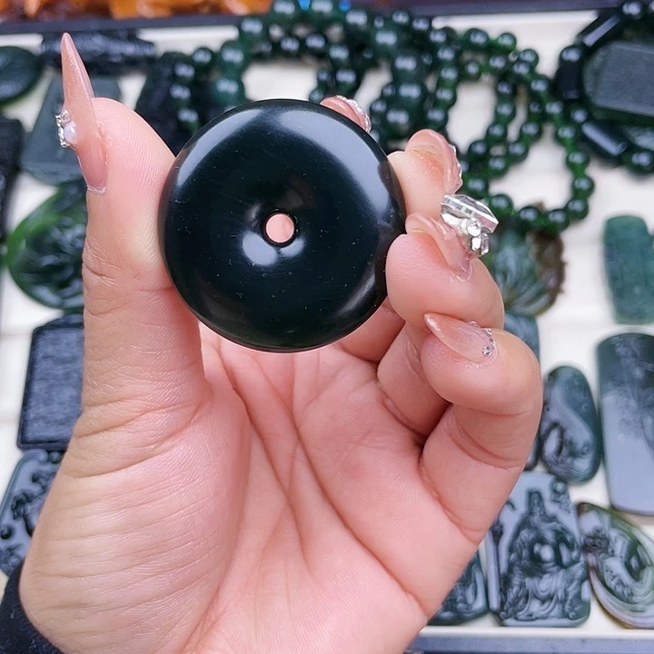 利***气蛇纹石玉未镶嵌挂件