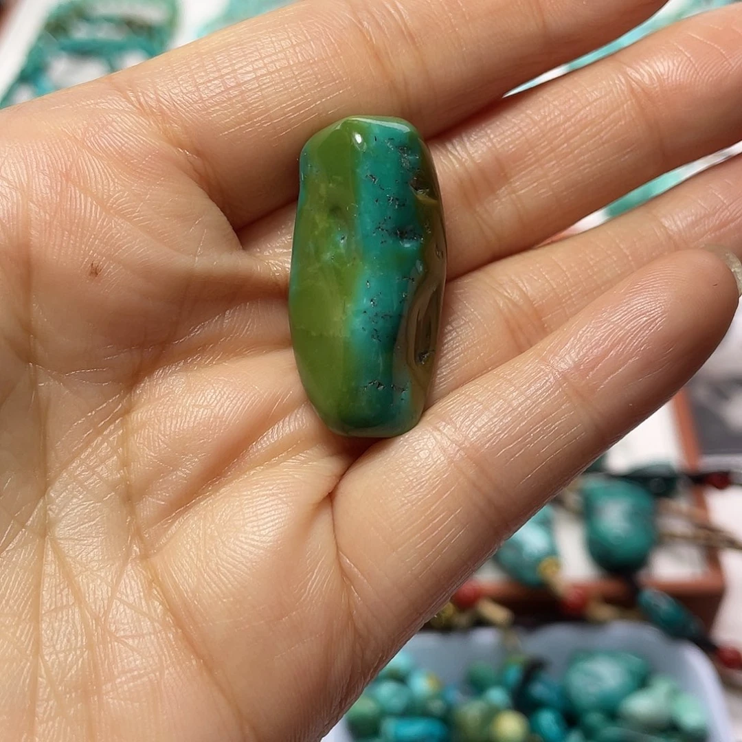 绿松石未镶嵌颈饰