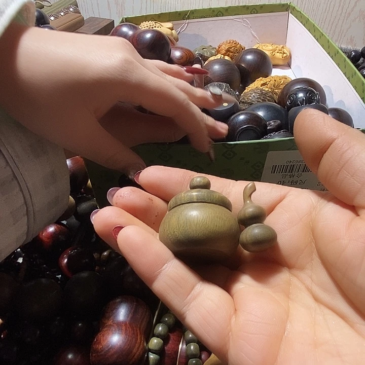 哈***少维腊木（绿檀）318号