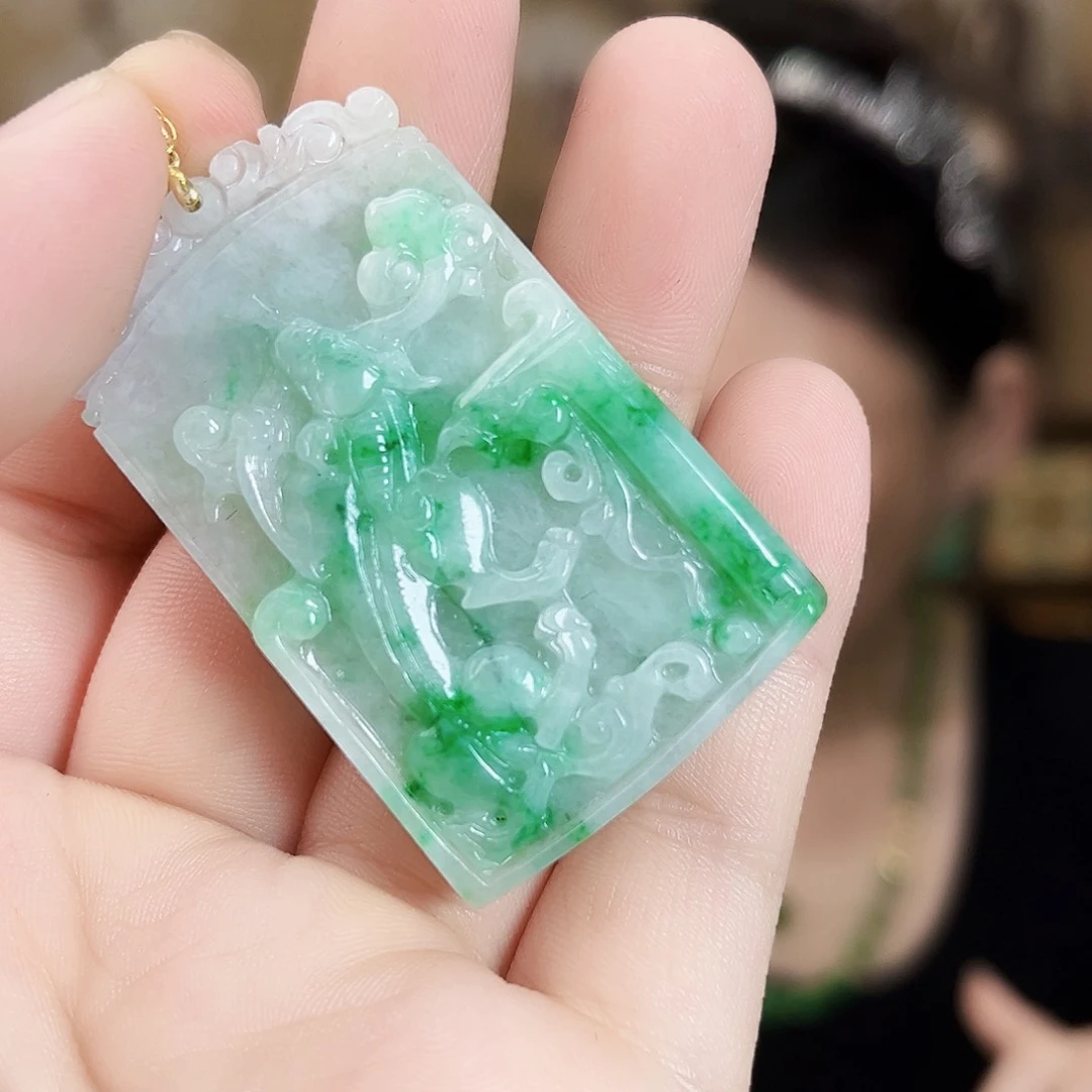 翡翠18K金镶嵌颈饰吊坠