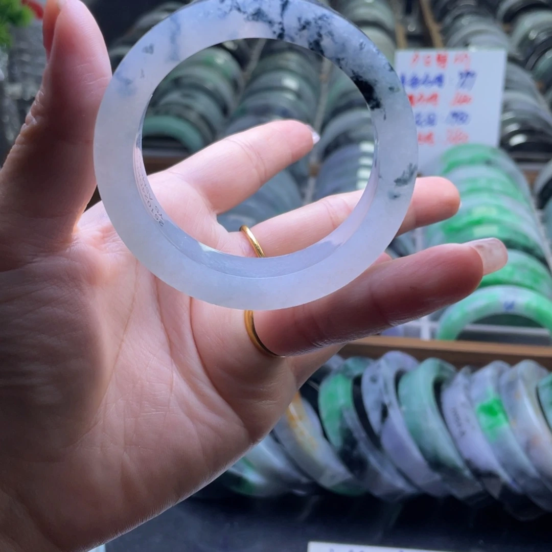 定制翡翠未镶嵌翡翠手镯