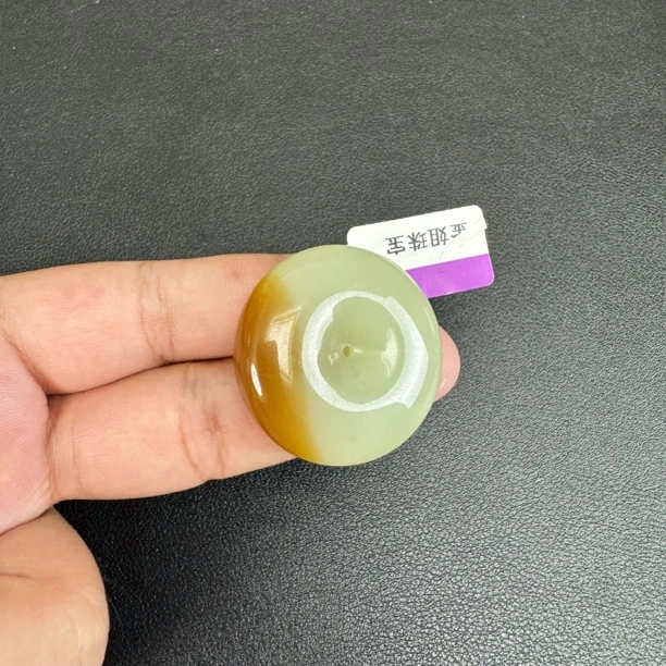 【一口糖约37mm】和田玉新疆且末一口糖约37.3*12mm平安扣吊坠