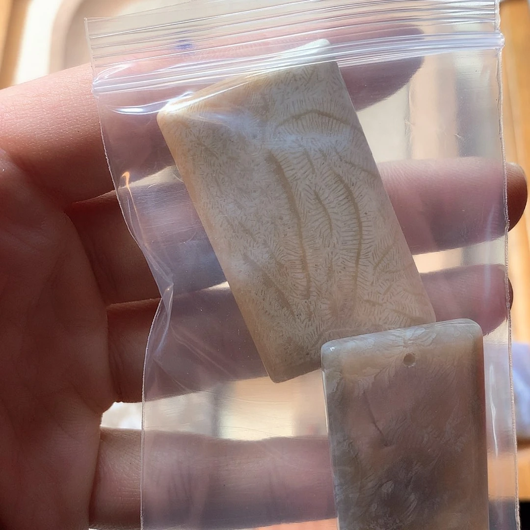 石英质玉颈饰未镶嵌镇**光