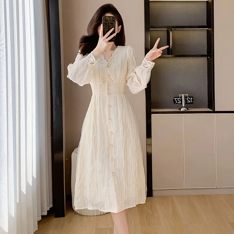 春季新款仙女裙子女显瘦温柔风白色气质法式长袖蕾丝拼雪纺连衣裙