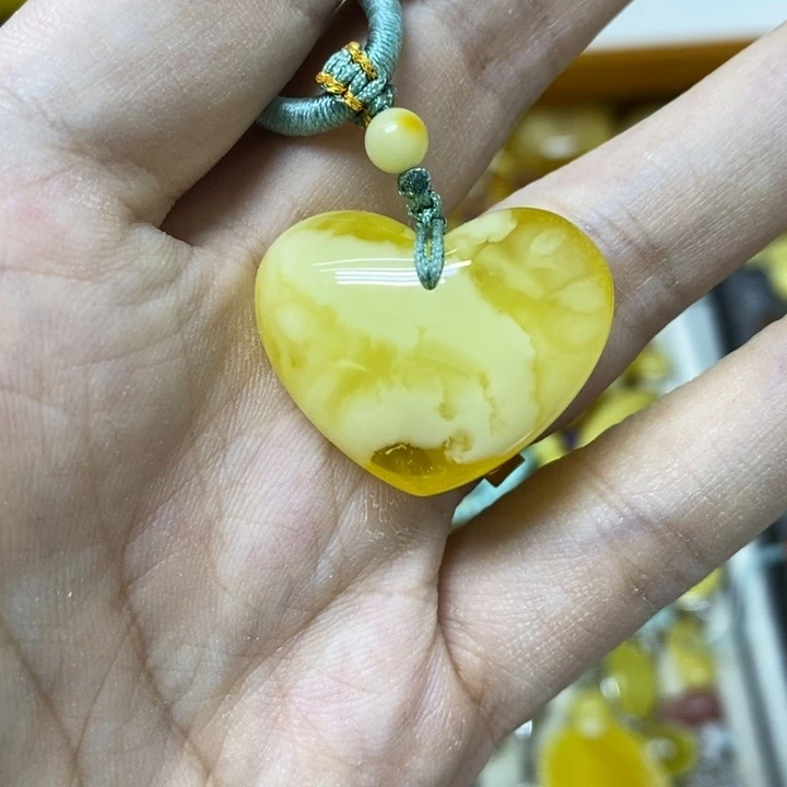 蜜蜡未镶嵌裸石吊坠