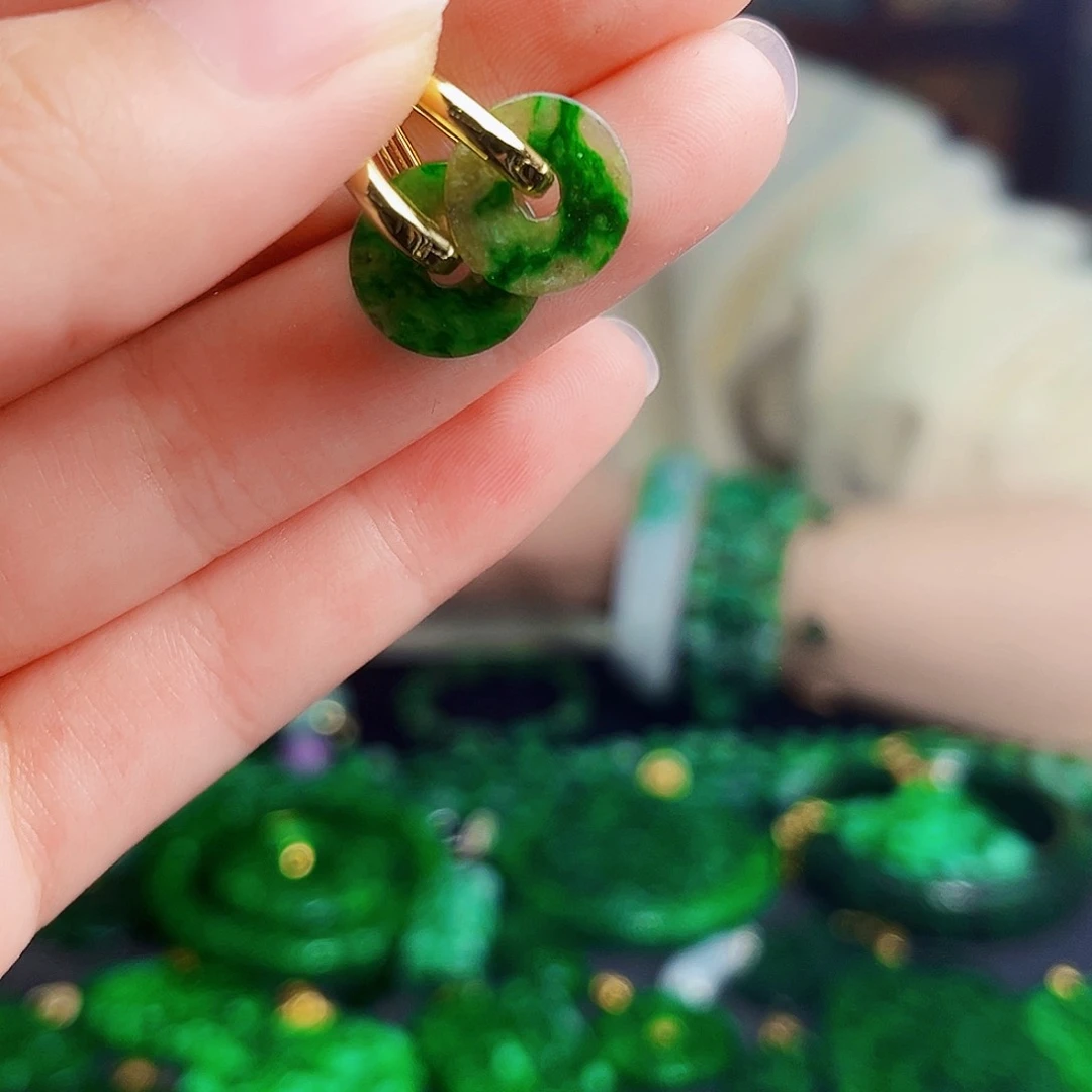 颈饰未镶嵌翡翠多样性