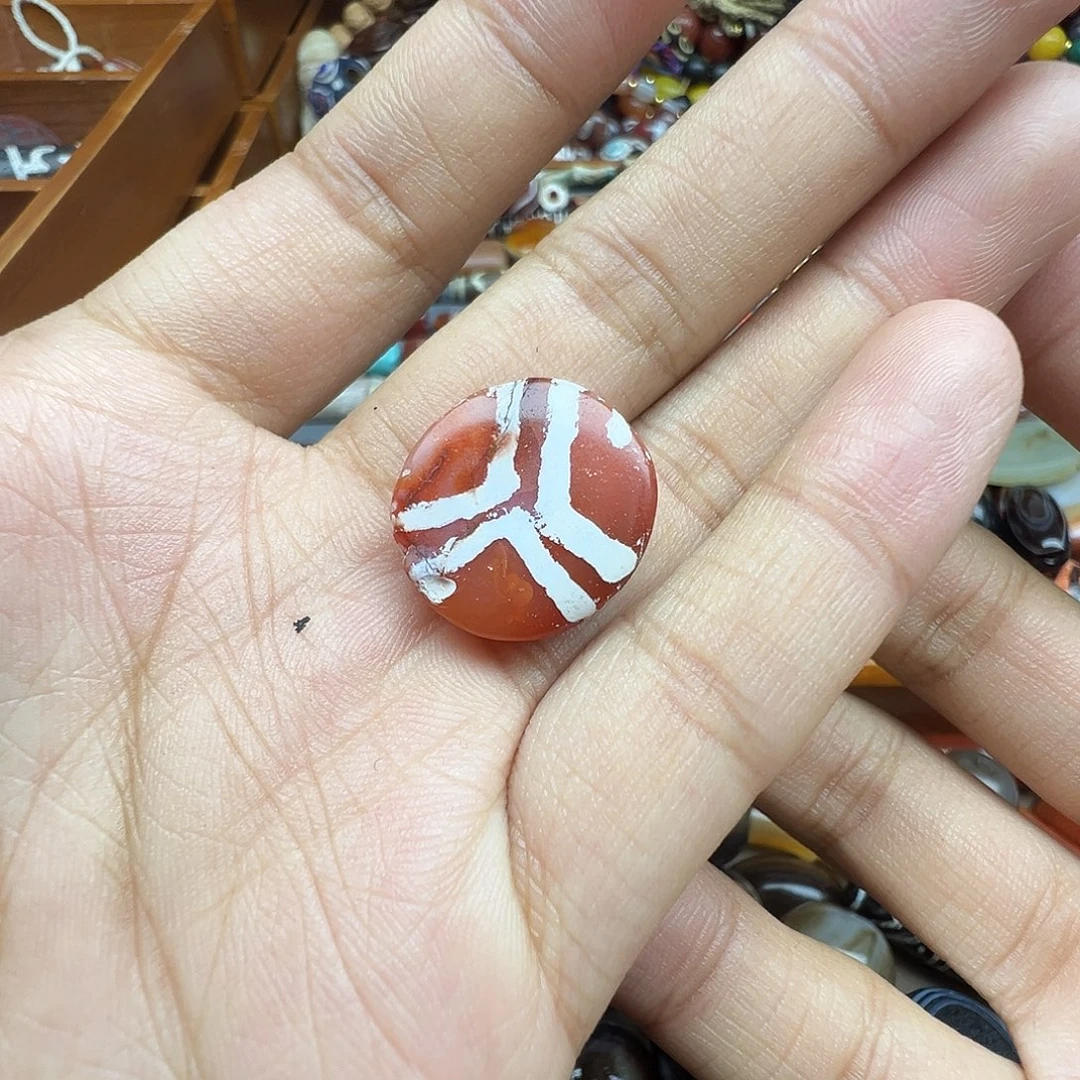 一***.玛瑙/玉髓未镶嵌珠宝半成品