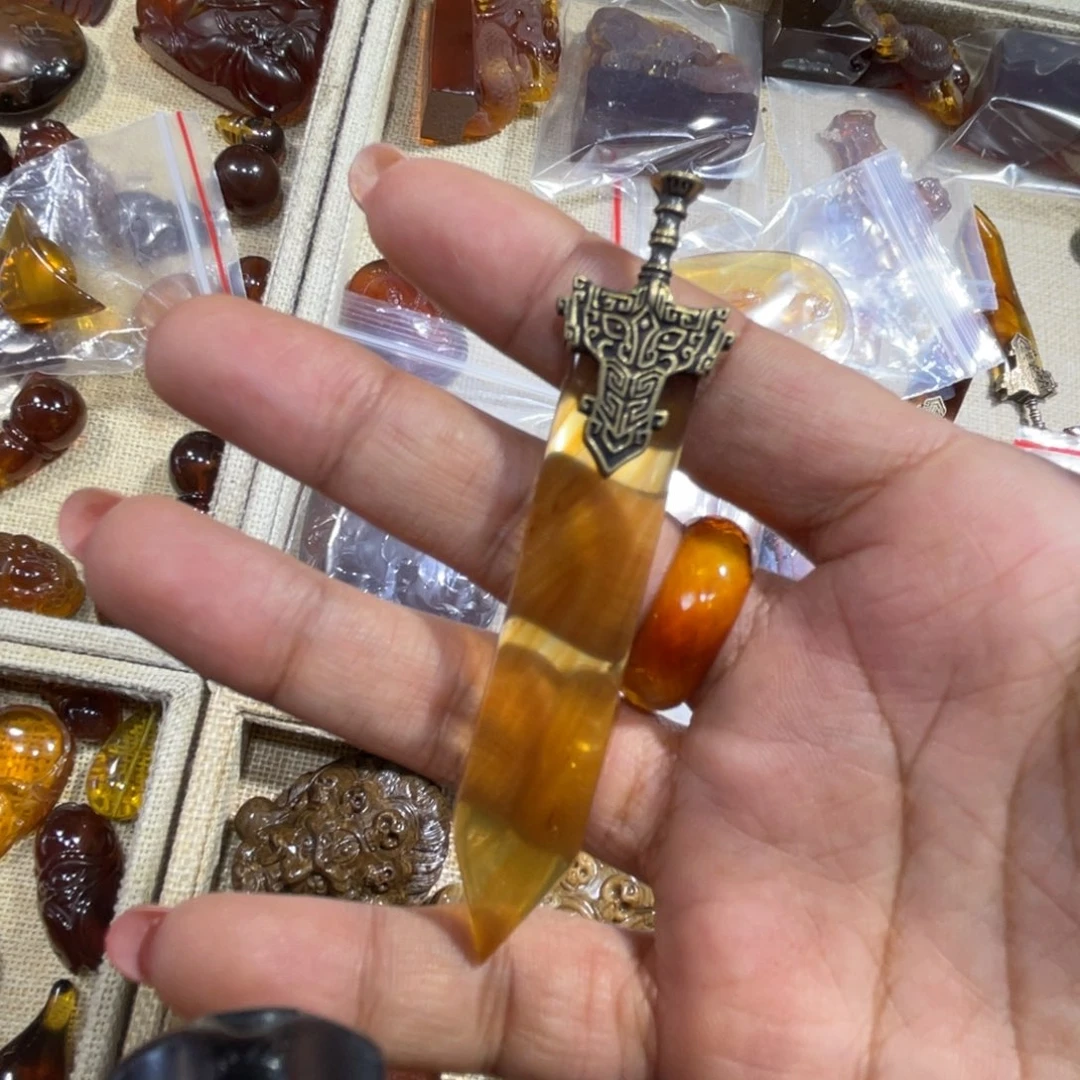 琥珀未镶嵌手串刀