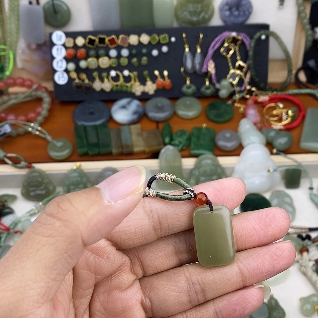 和田玉未镶嵌吊坠(不含链)