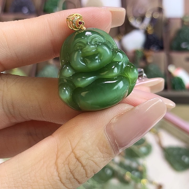 朱***丽和田玉未镶嵌颈饰