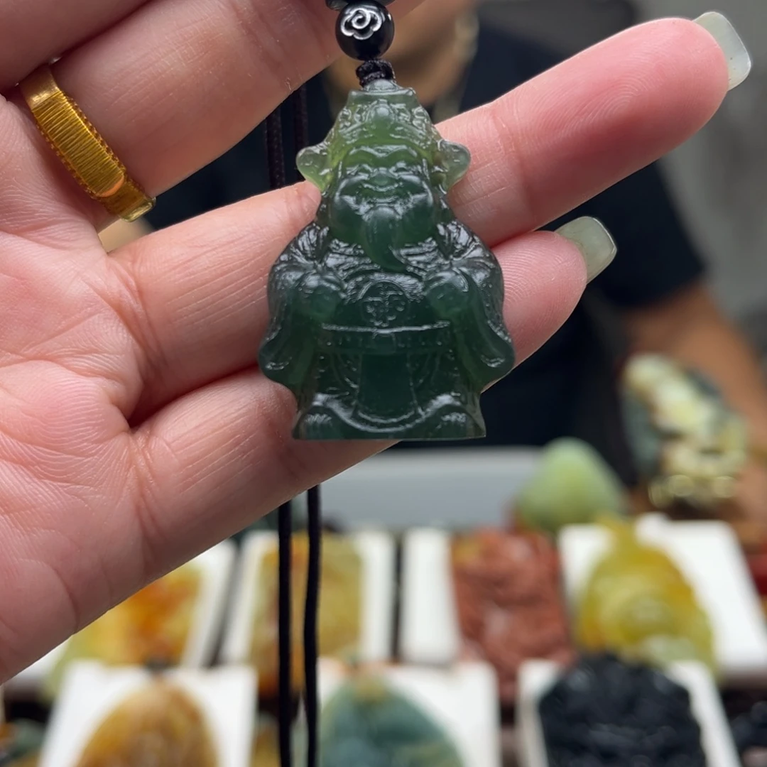 岫玉未镶嵌颈饰挂件