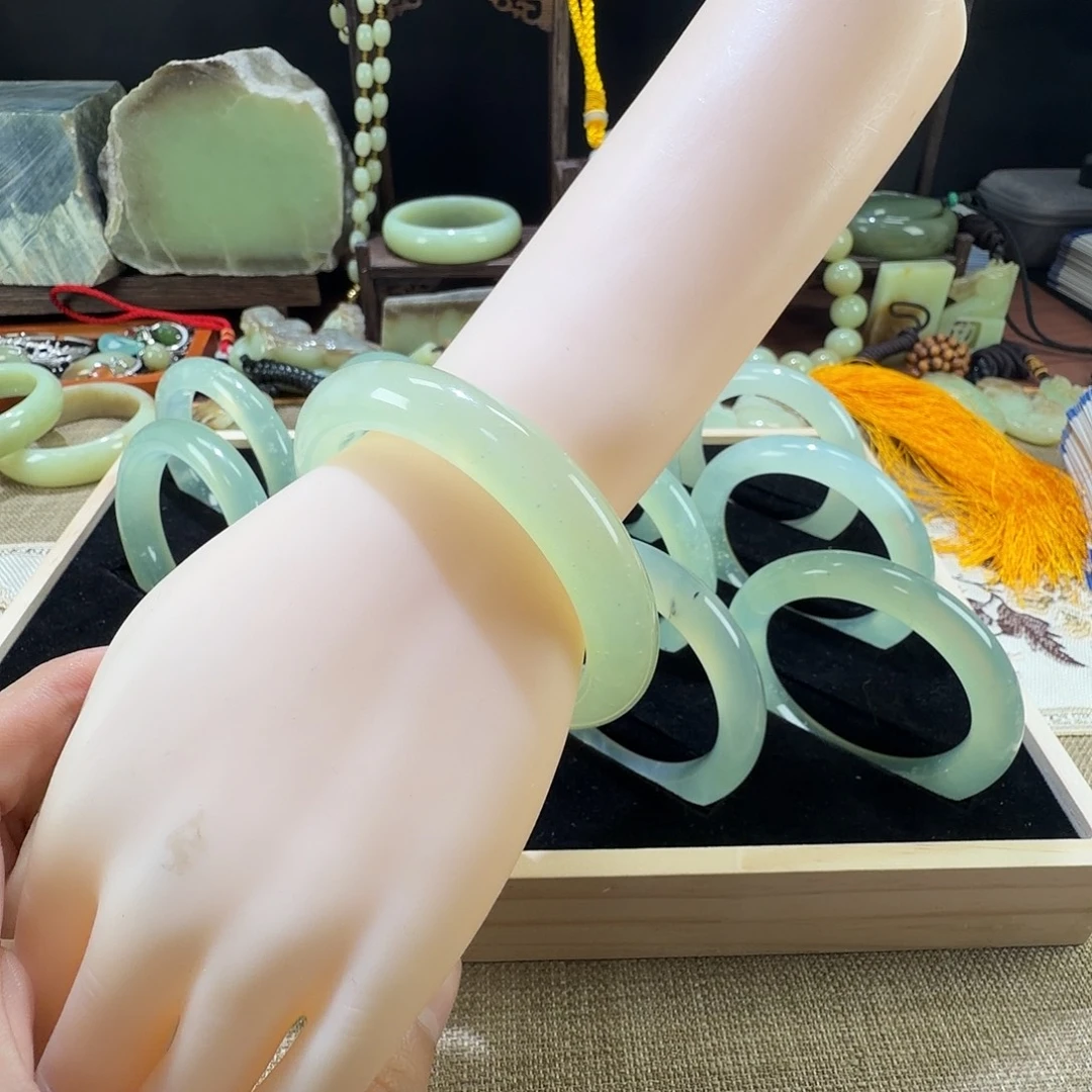蛇纹石玉未镶嵌手镯
