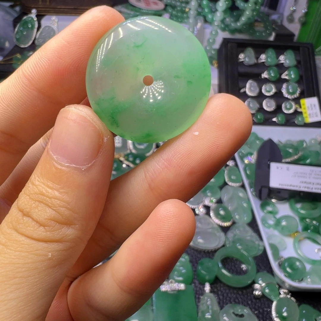 石英质玉（非洲翠）未镶嵌颈饰