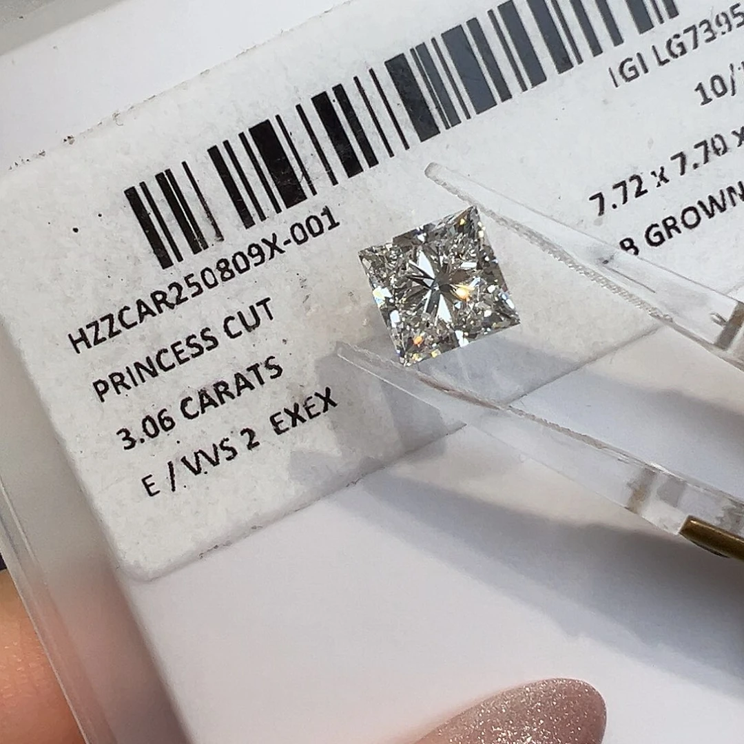 实验室培育钻石裸石3.06克拉公主方钻石