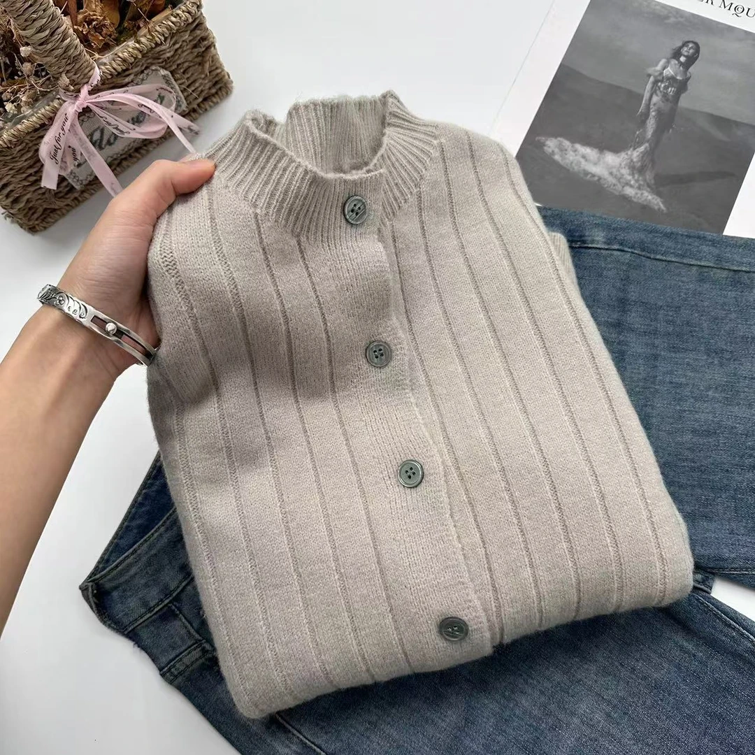 飞飞家 冬款复古设计感纽扣针织开衫Y5868燕麦