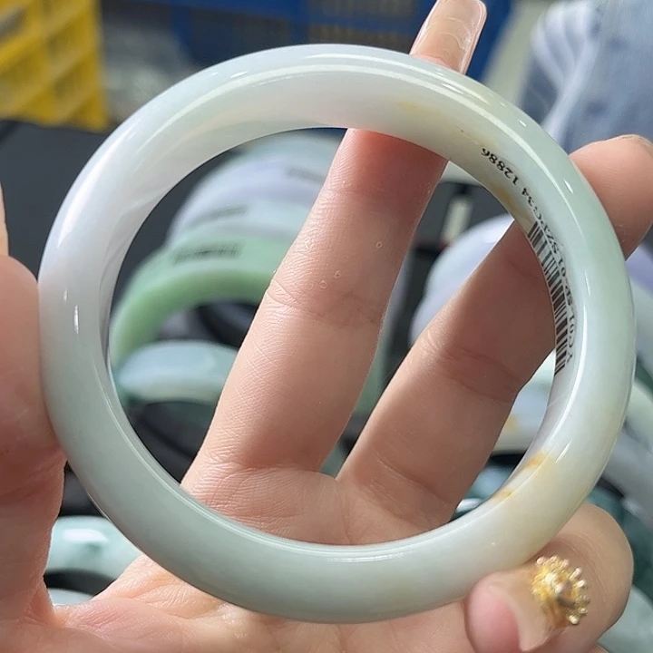 未镶嵌手镯翡翠R****8