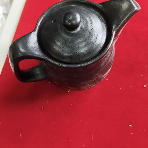 瓷片瓷片，各种摆件，盘，碗，沙锅，均有瑕疵。