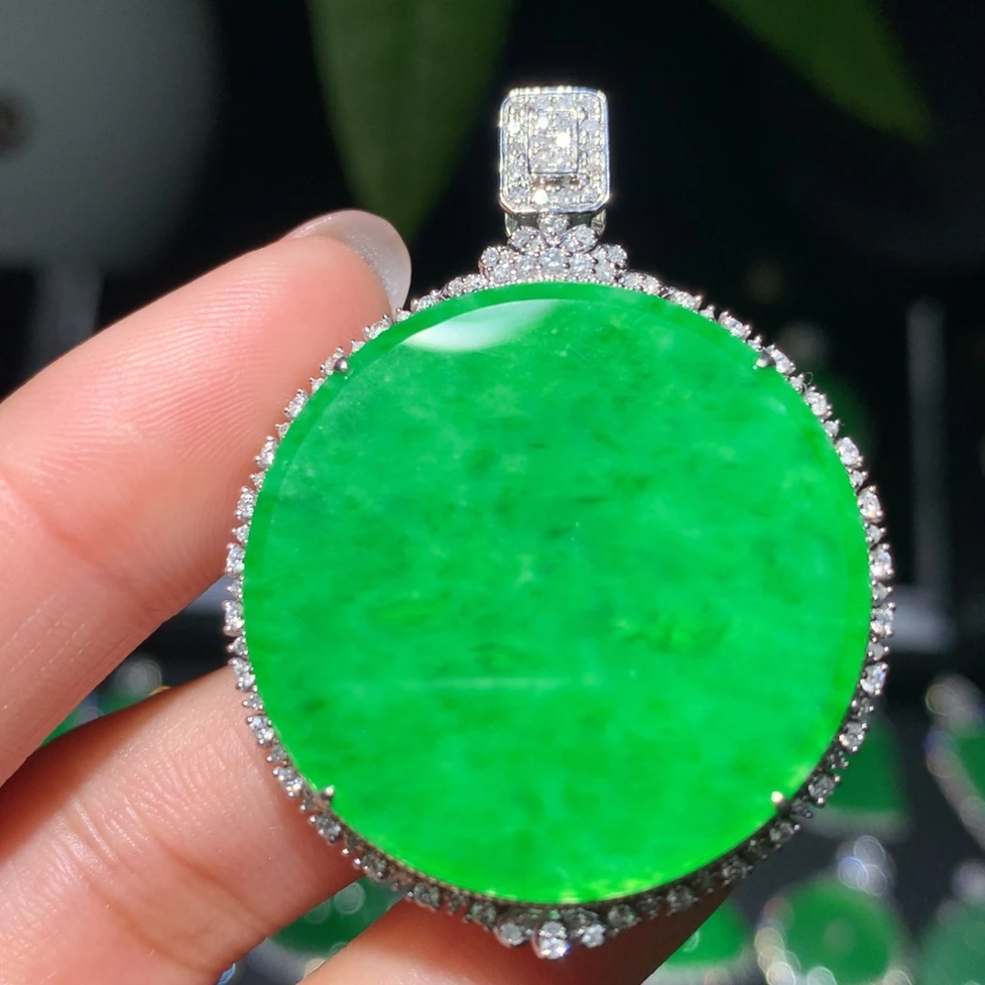 翡翠颈饰18K金镶嵌翡翠